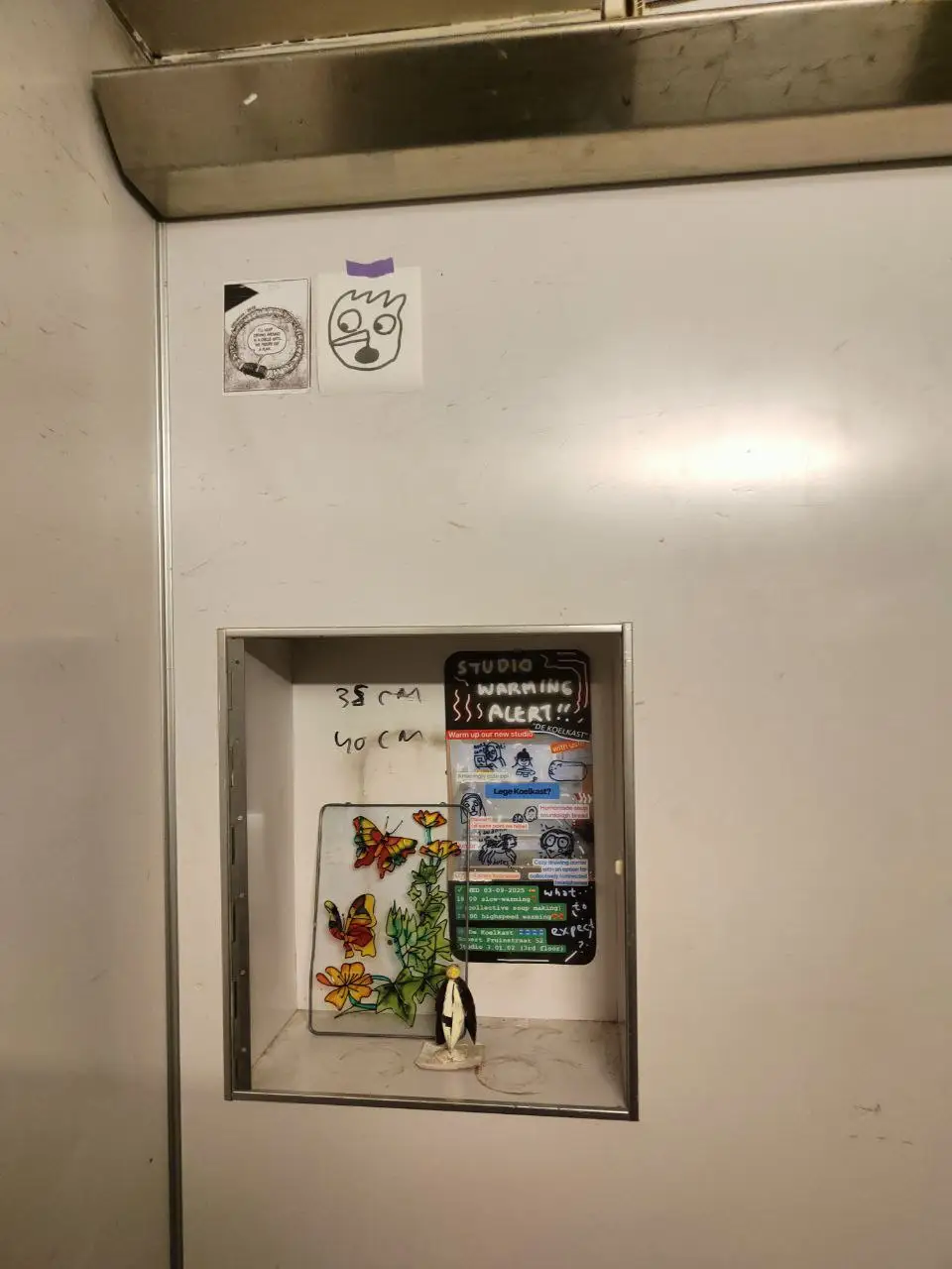 In the elevator of Het Archief, a funny face is surprised that you found it